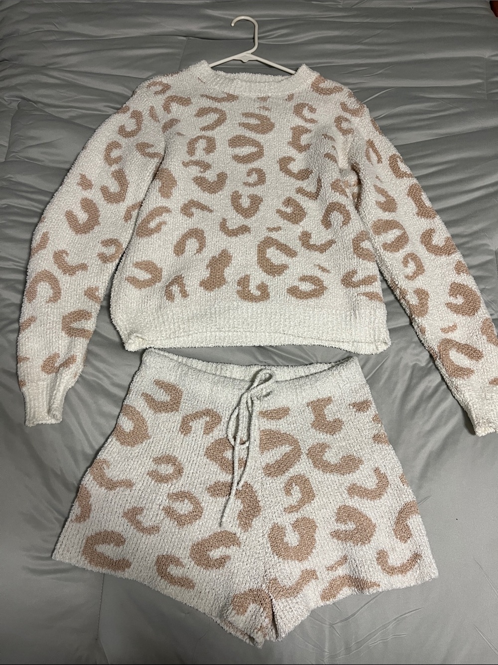 Women's Cream & Tan Leopard Cozy Knit Lounge Set